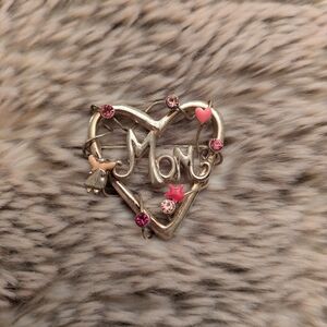 Heart-Shaped 'Mom' Brooch with Pink Accents